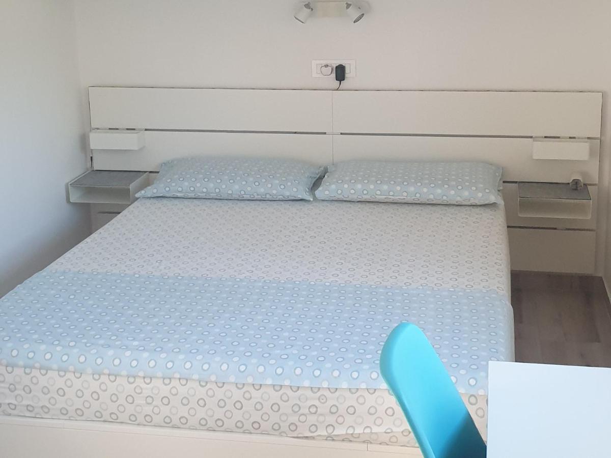Apartment Mia 2 Banjol Esterno foto